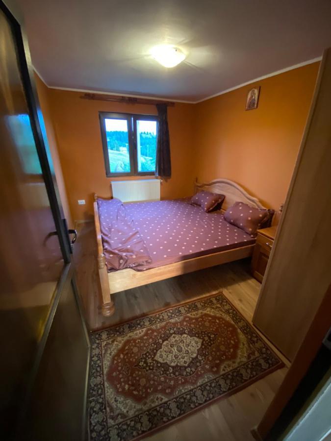 Cabana Vlad 1 Piatra Fantanele Ngoại thất bức ảnh